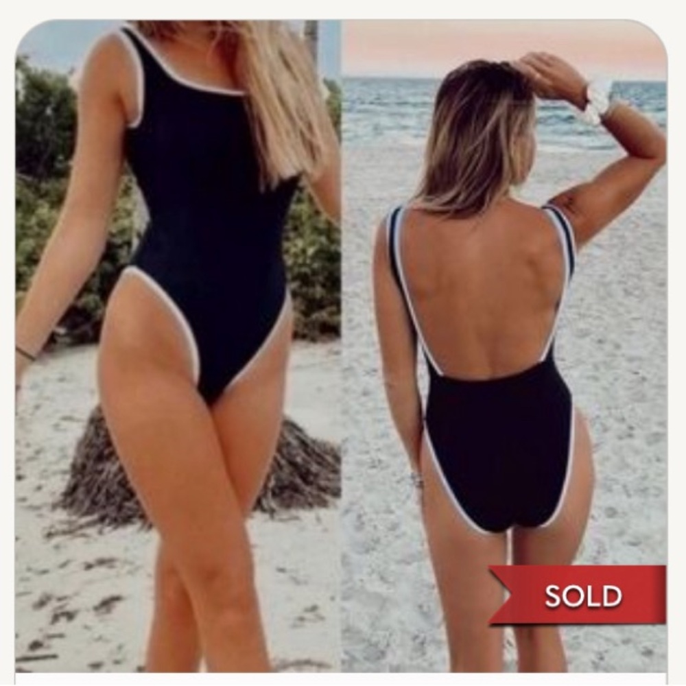 LainSnow Black ribbed bathing suit